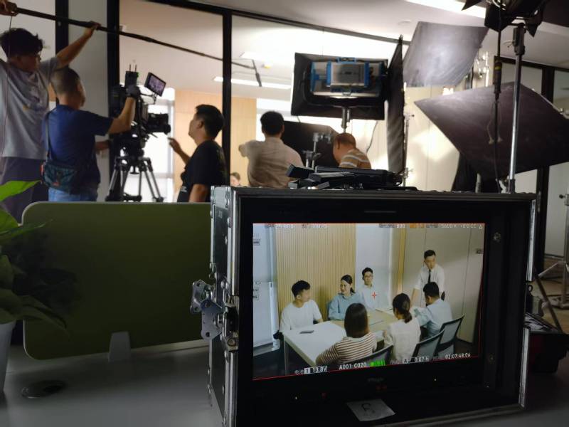 江达县TVC拍摄公司：科技产品视觉化大师，诠释未来感与功能美学